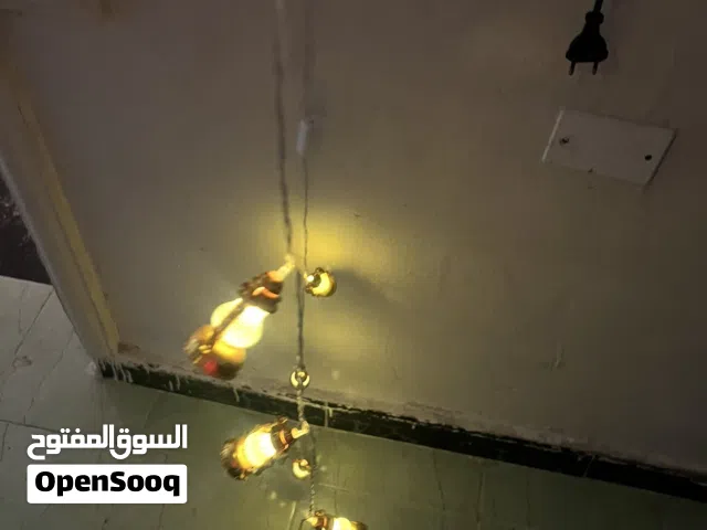 زينة و فوانيس مضيئة