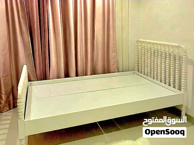 سرير خشبیة