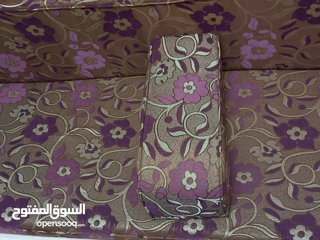 غرفة جلوس عربية (اللون نهدي)