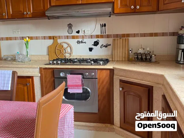 دولاب مطبخ موقن نظيف