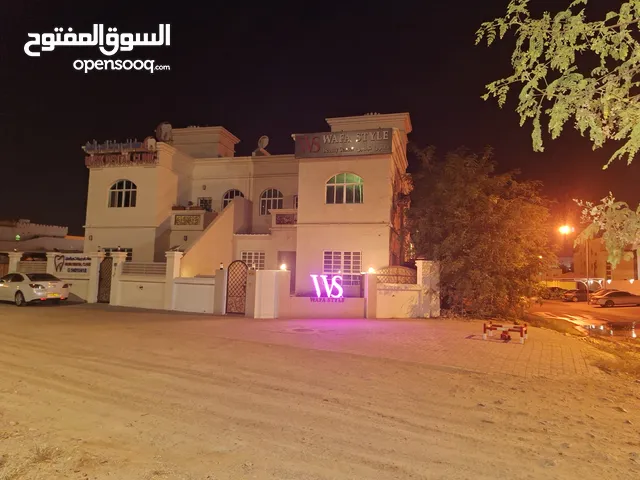 فيلا تصلح صالون او عيادة للايجار بالموالح علي شارع مزون قريب بنك مسقط ومركز التوفير