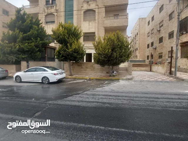 شقة ارضيه مع ترس وكراج للبيع في الجبيهه ضاحية الرشيد