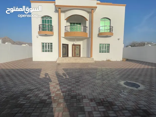 300 m2 4 Bedrooms Villa for Rent in Muscat Amerat