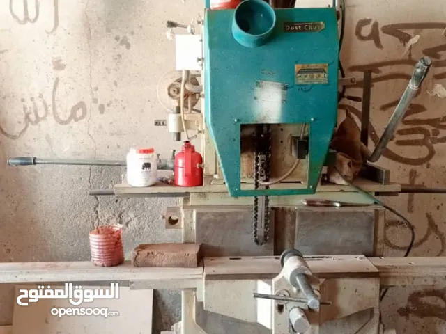 السلام عليكم ورحمة الله وبركاته اعلان اليوم ورشة نجاره بجميع انوع المعدات وفي شارع مناسب جدن.