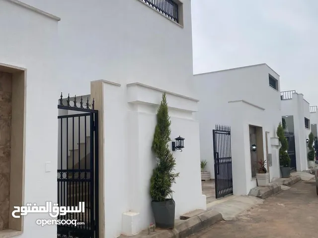 170 m2 4 Bedrooms Townhouse for Sale in Tripoli Ain Zara