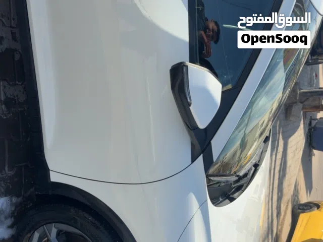 كيا كي فور خليجي موديل 25 ضمان خمس سنوات نيم بيه  بارد جاملغ ايمن خلفي وشوي من الباب تجي وشوف بعينك