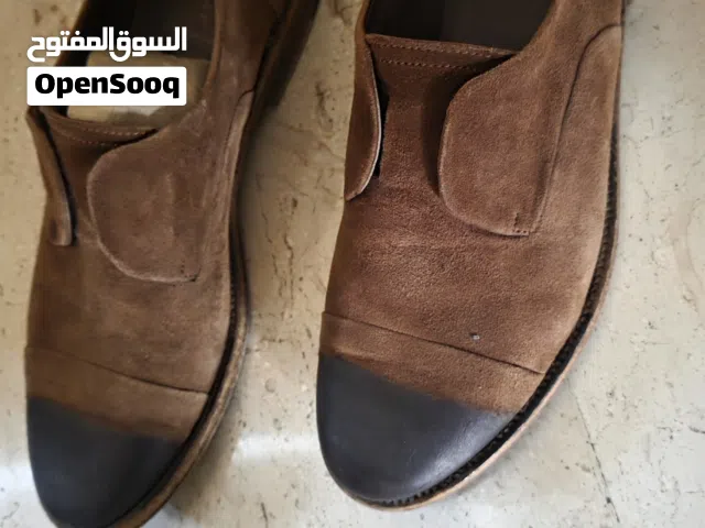 حذاء رجالي إيطالي قياس 42 للبيع