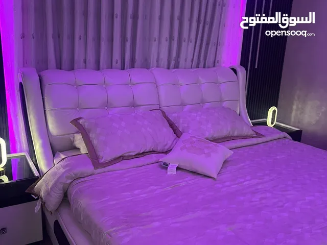 غرفه نوم ماستر خشب لامينيت اسباني خزانه 2025. MODERN