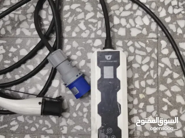 شاحن الفا متغير تيسلا مدخل أمريكي مستعمل + صندوق شحن مع اغراضه