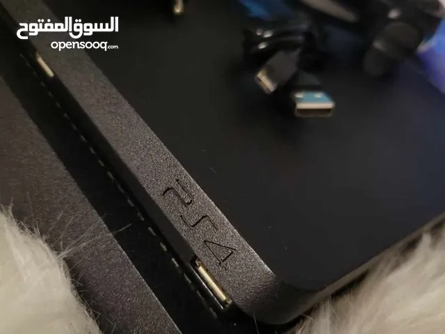 PS4 Slim ...500Giga  شبه جديد فيه لفيفا 24 عربية
