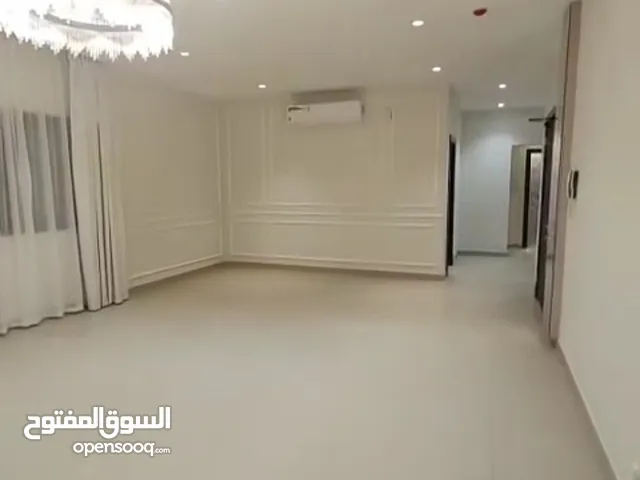 250 m2 4 Bedrooms Apartments for Rent in Central Governorate Tubli