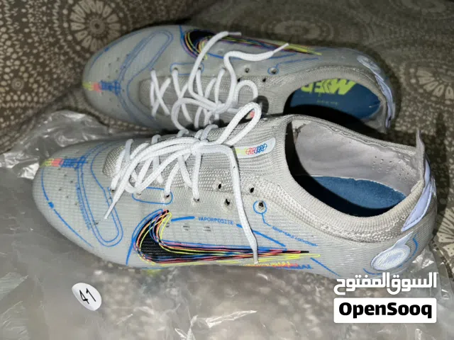 حذاء نايك كرة قدم جديد