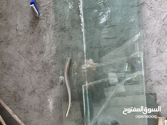 باب جام واجهه محل. كامله مع ماسكات باب انتيكا لونها نحاسي طولها متر بعدهي جديده