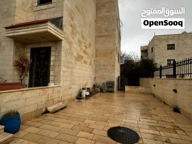 فيلا فاخرة للبيع في جاوا الجنوبي  بسعر مميز