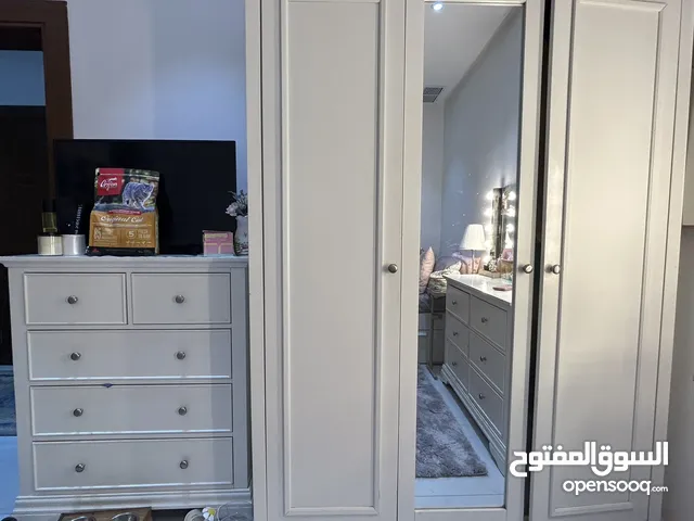 Closet and dresser  كبت و ادرج