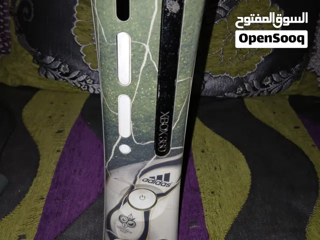 Xbox 360 مستعملا مزلات في حلا جيد تحتاج فقط إلى منيط تحكم