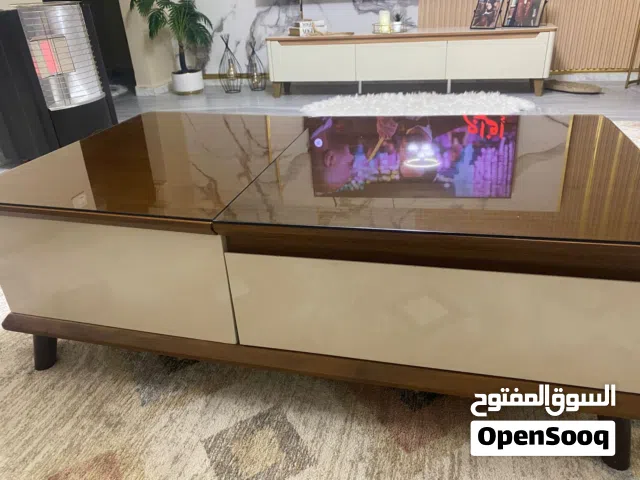 طاولة وسط مودرن فخمة مع أدراج تخزين وسطح زجاجي