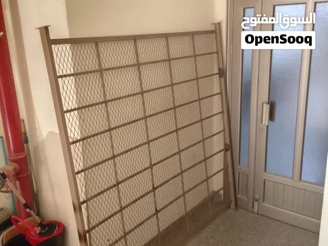 سرير حديد مقاس 180 مستعمل للبيع 10 دنانير
