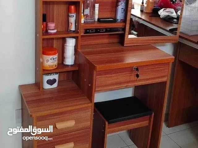 ميز تواليت مع طابورية