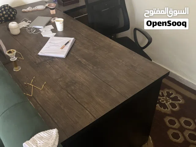 مكتب شبه جديد مدير مع كرسي 180 سم للبيع
