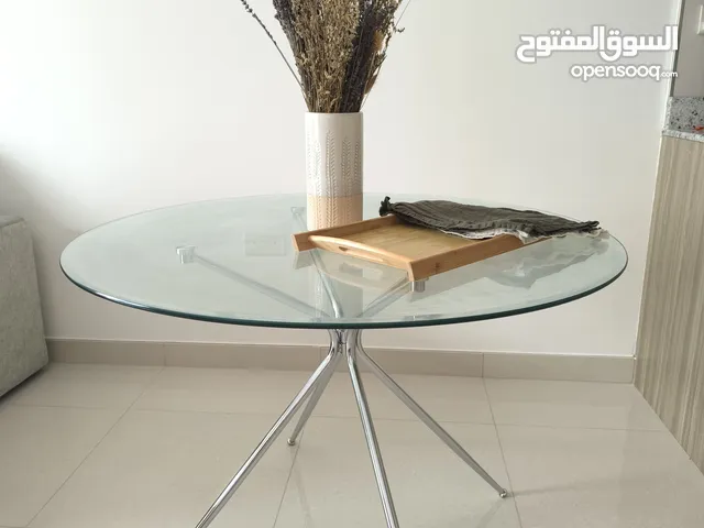 Round dining table - 4 seaters