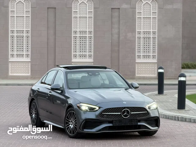 مرسيدس C300 2023 دفع خلفي بمواصفات نادرة في قمة النظافة ومفتاحين الوكالة