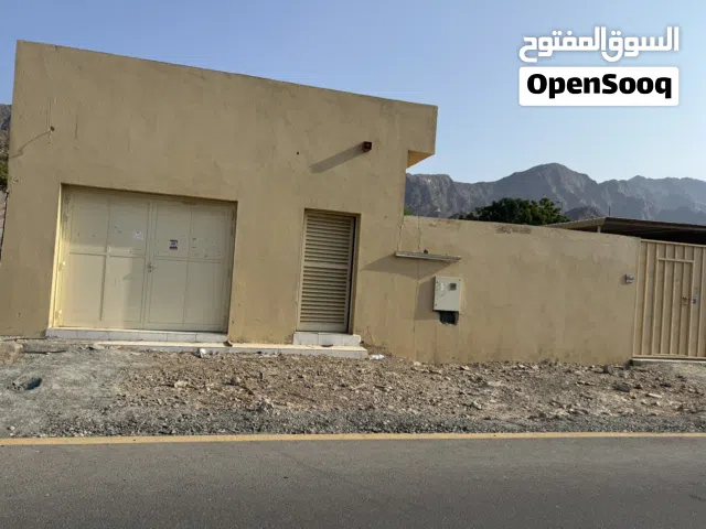 كراج للإيجار في صناعيه الرحيب في ضدنا دبا الفجيره