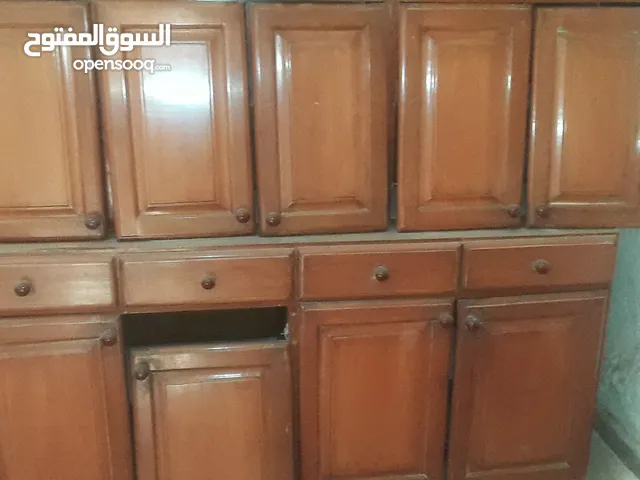 دولاب مطبخ خشب زان فوق وتحت بالرخام استعمال بسيط مقاس 4متر عدد 11 درج و 21 فردة فوق وتحت