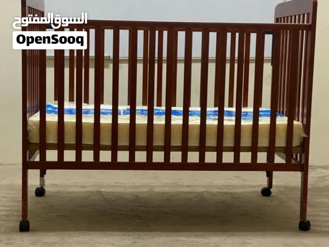 سرير اطفال مع سرير طبي