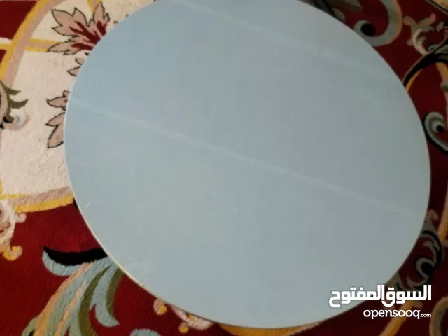 طاوله طعام دائري نظيف