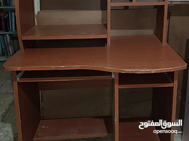 مكتب خشب عملي مناسب للدراسة أو استخدام الكمبيوتر بحالة جيدة