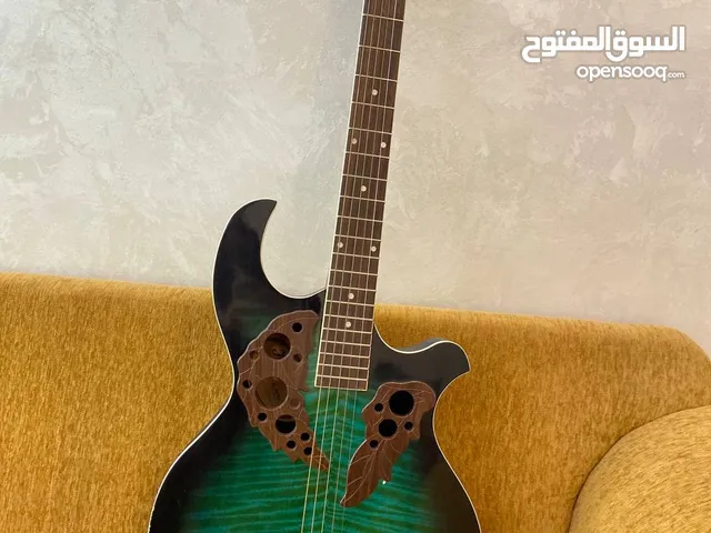 غيتار للبيع استخدام خفيف و بحالة ممتازة