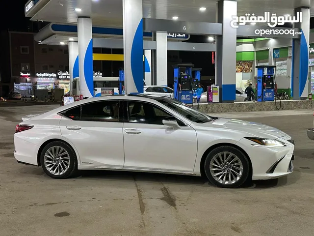 Used Lexus ES in Dammam