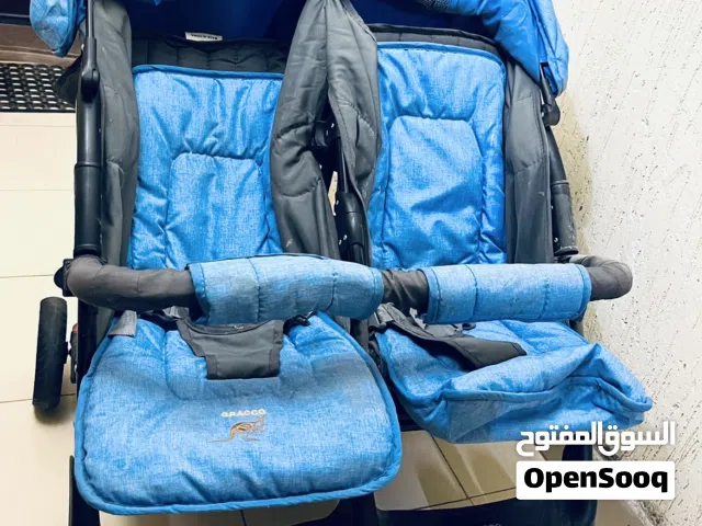 سيارة اطفال