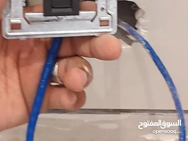 فنى شبكات انترنت وبرامجه الاكسسات والروترات تمديد كابلات دخل الجدارن