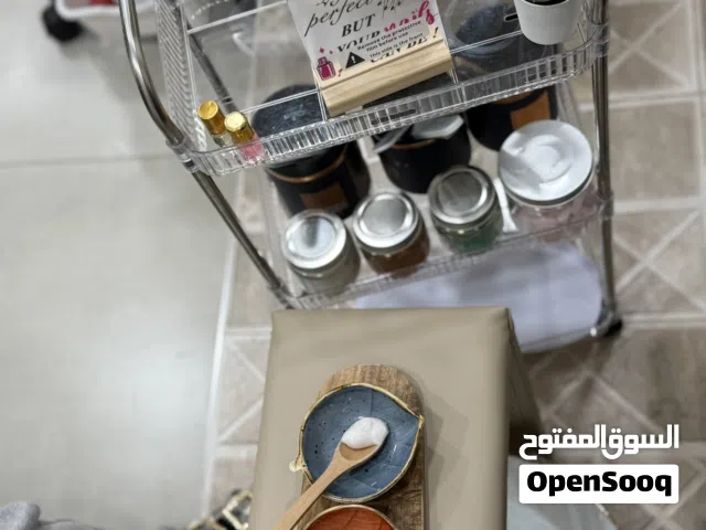 صالون نسائي مع جميع الأغراض ورخصه والعامله
