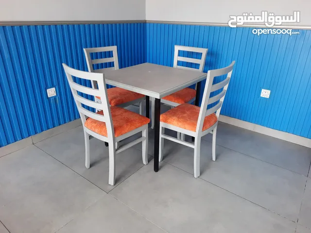 "أثاث مطاعم وكافيهات عالي الجودة - طاولات، كراسي، كنب، بوثات بتصاميم عصرية ومميزة"