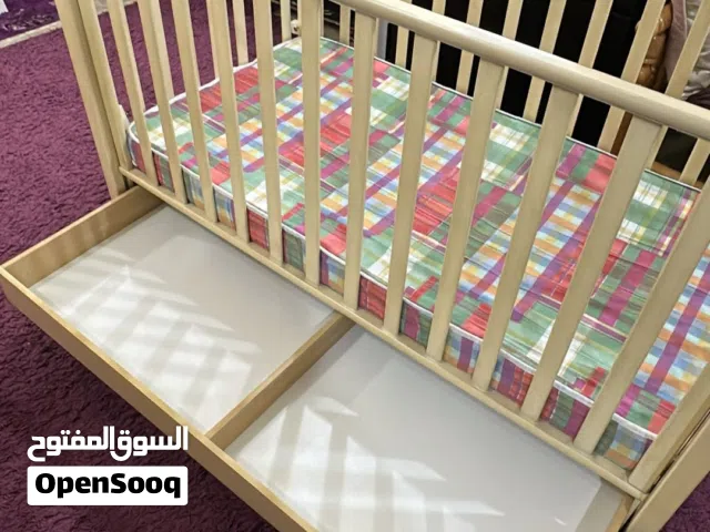 سرير اطفال تحفه بحاله الزيرو
