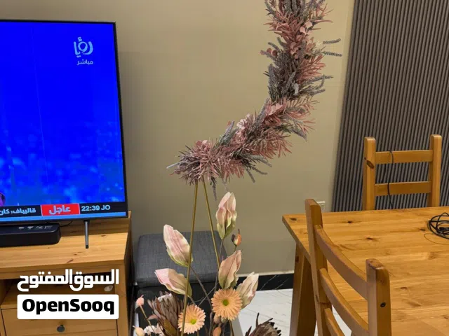 ستاند ذهبي مزين بالورد للمناسبات