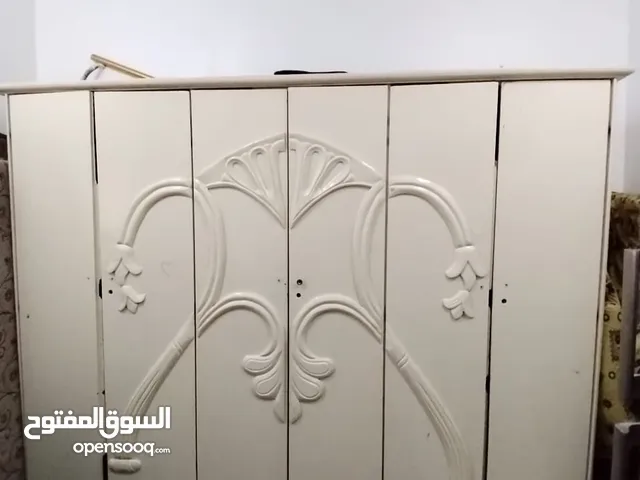خزانه مستعمله تصلح للتخزين الاغراض للمنزل بحاله جيده عامل لها صيانه 25دينار