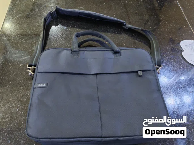 شنتة لابتوب نوع ديل اصليه مبطنه من الداخل فخمه جدا جدا جديده غير مستعمله العديد من الجيب للكتب