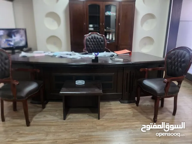 مكتب و خزانة للبيع بحاله ممتازه