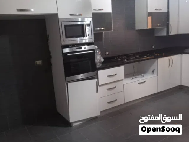 مختص فك وتركيب وصيانة جميع انواع المطابخ والديكورات 7755