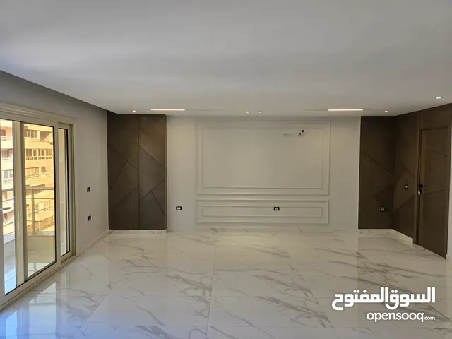 معرض للايجار بالدقى