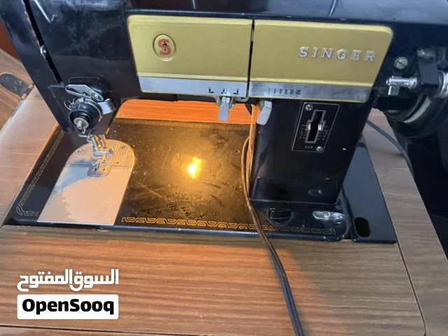 ماكنه خياطه سنجر singer مع خزانه