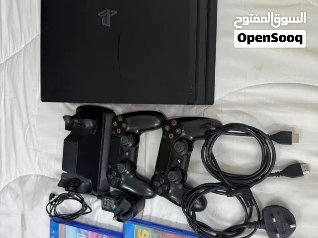 Playstation 4 pro 1TP نضيف واستعماله خفيف