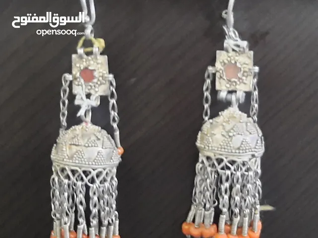 اقراط من فضه وعقدمرجان قدیمه من عام 1890