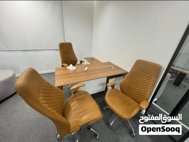 اثاث مكتبي فاخرة تناسب احتياجات شركتك يجمع بين الجودة، الفخامة، والراحة وتصميم اتوكاد مجاني