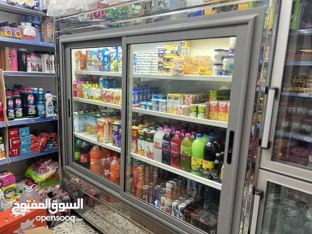 تلاجة عرض شبه جديده للبيع السعر4500