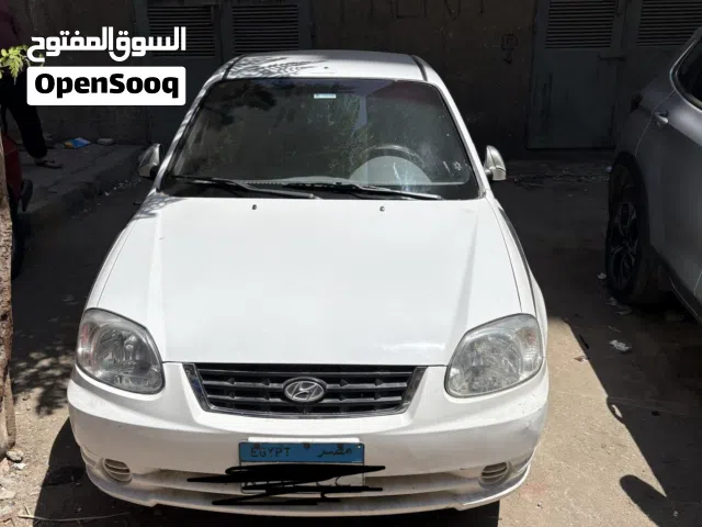 2015 هيونداي فيرنا Standard